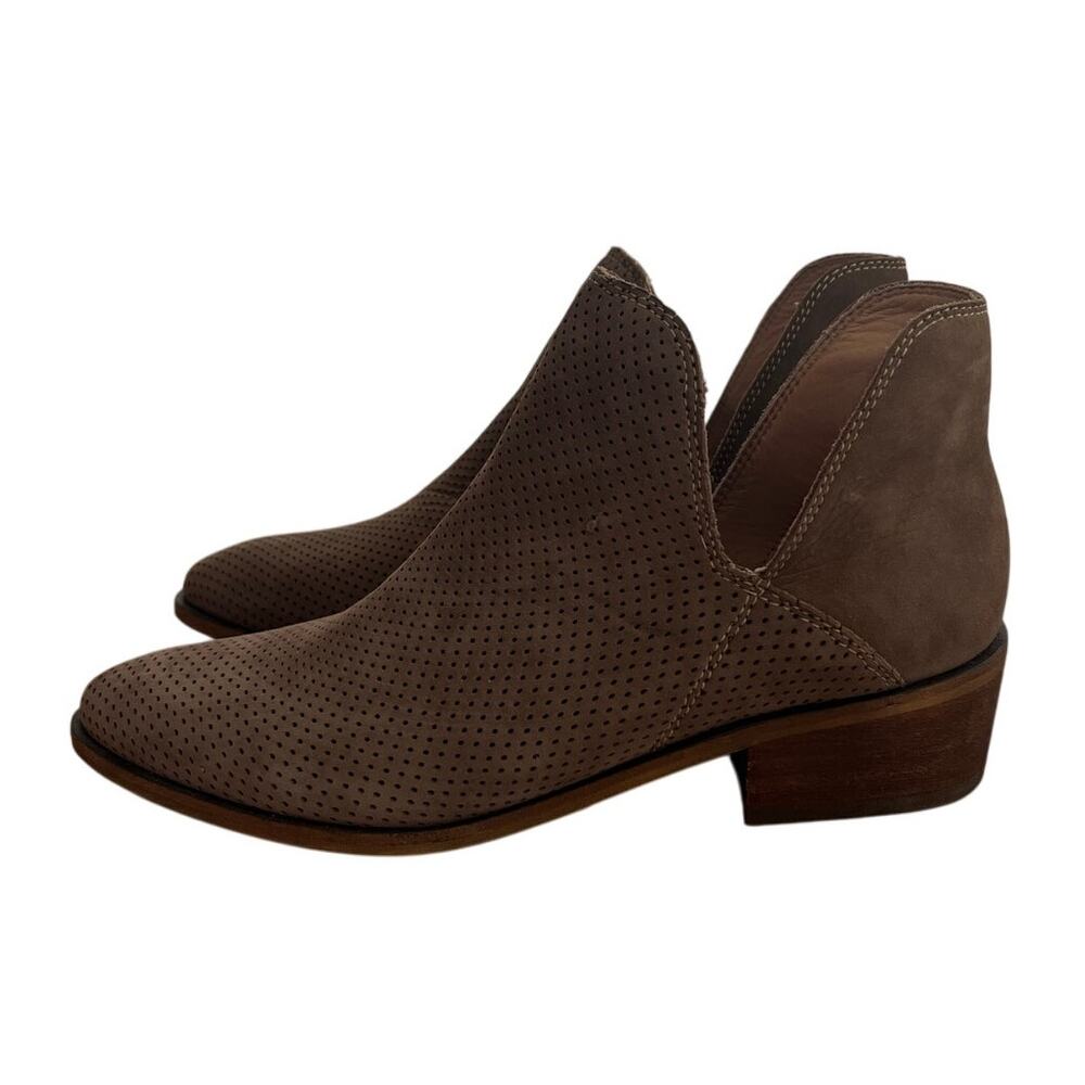 KAANAS NWOT Women's Tan Mexicali Ankle Boot Booties Perforated Detail Size 8 - Picture 3 of 7